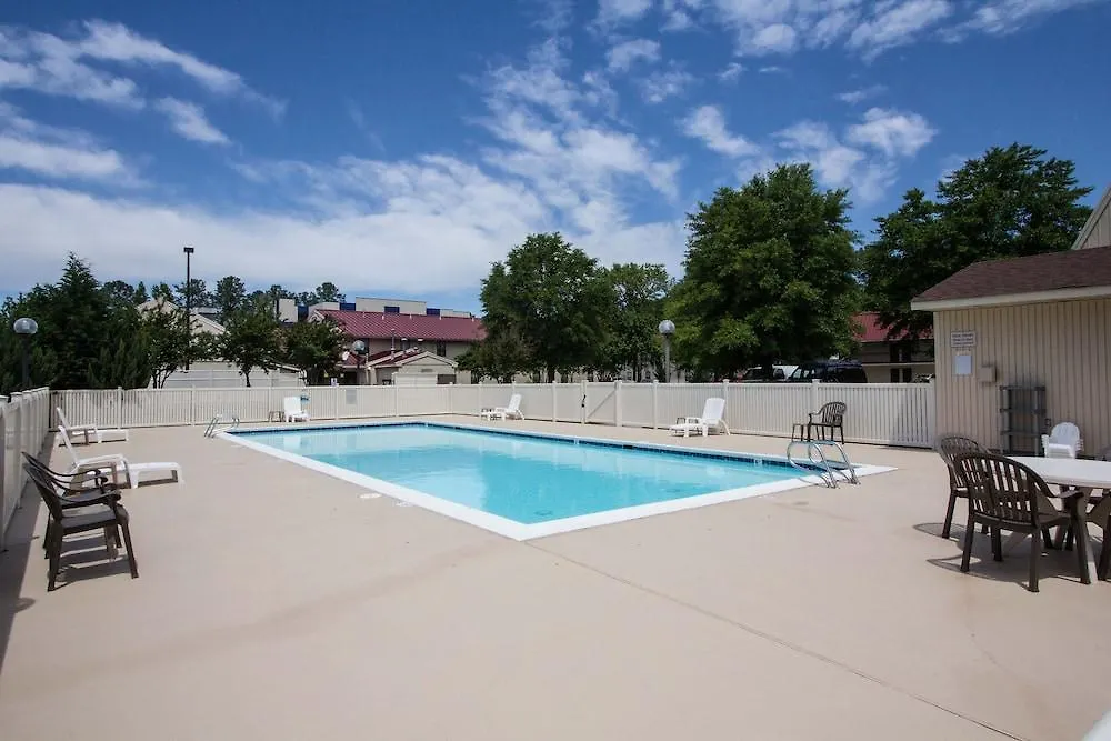 Red Roof Inn & Suites Newport News 3*,