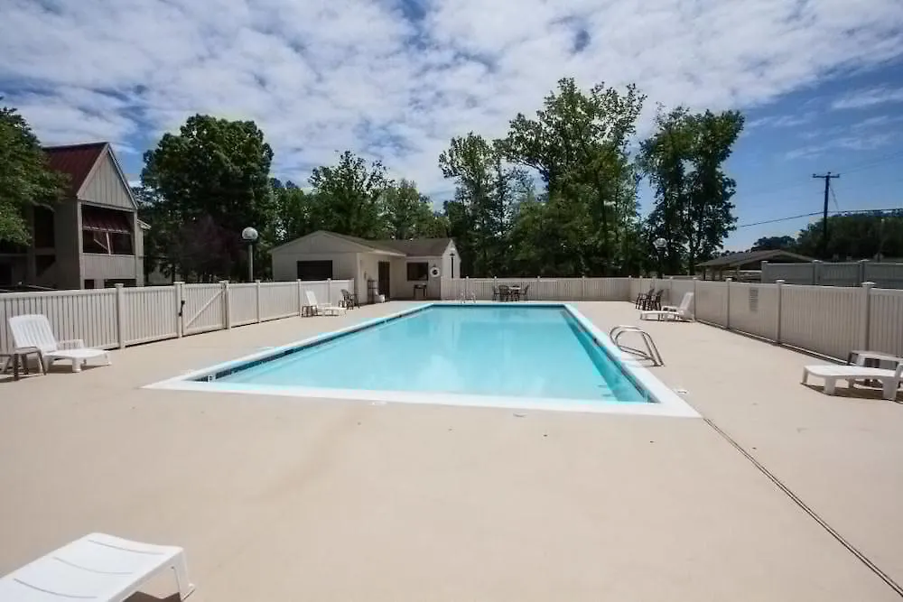 Red Roof Inn & Suites Newport News