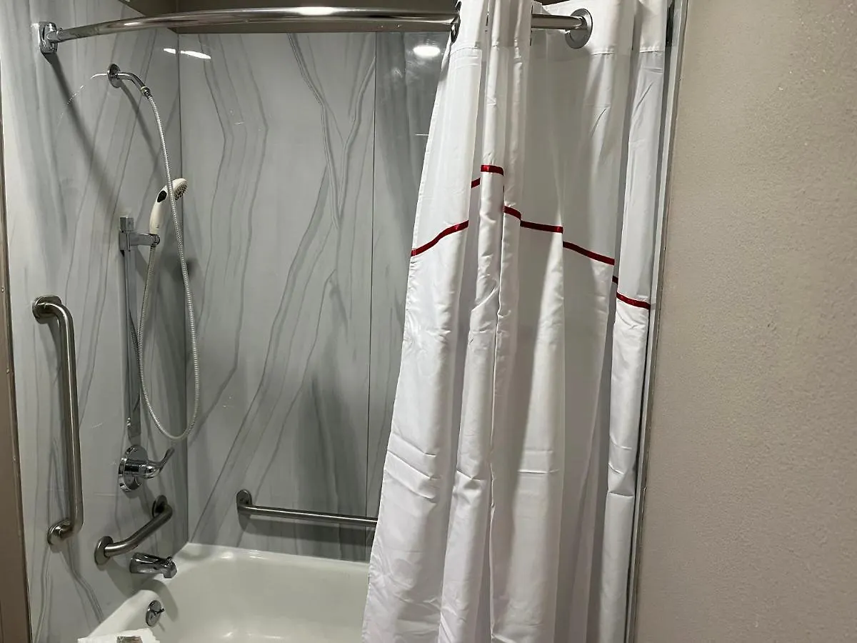 Red Roof Inn & Suites Newport News 3*,