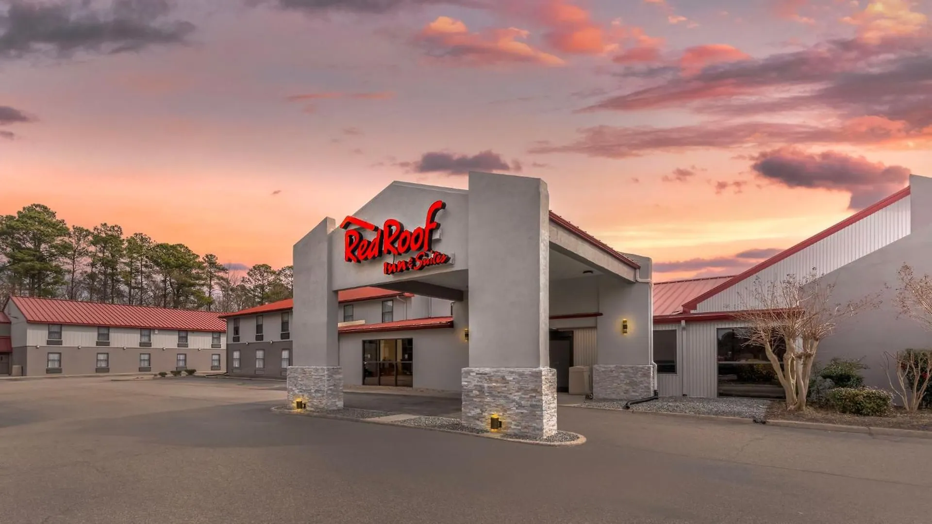Red Roof Inn & Suites Newport News 3*,